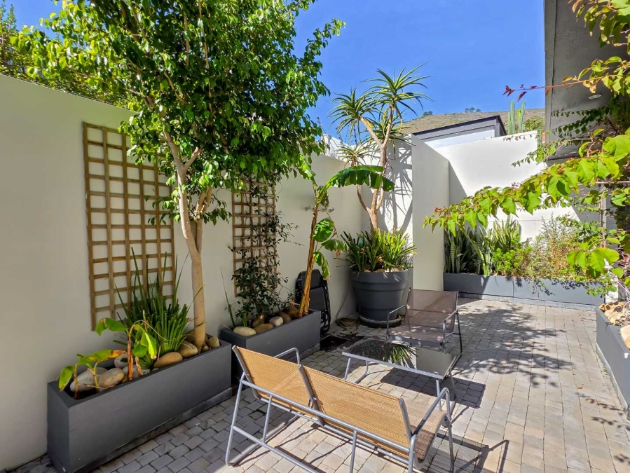 2 Bedroom Property for Sale in Green Point Western Cape